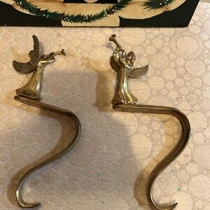 Vintage Christmas brass angels mantle, stocking holder, hook pair. ￼